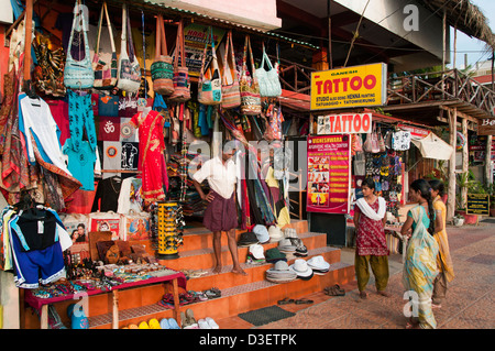 Plage de Kovalam Kerala Inde Indian Fashion Shop' Banque D'Images