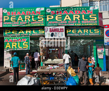 Bijouterie de perles perles Hyderabad Andhra Pradesh Inde Bijoutier Laad Bazaar Banque D'Images