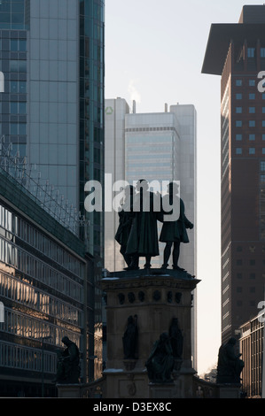 Frankfurt am Main, du quartier financier, Denkmal von Johannes Gutenberg suis Rossmarkt Banque D'Images