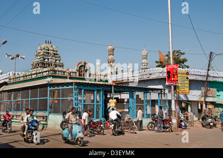 Bazar et la mosquée de la rue du Marché au nord de la rivière Musi Hyderabad Inde Andhra Pradesh Banque D'Images