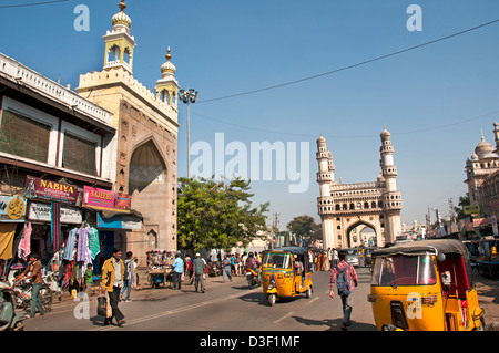 La mosquée Charminar 1591 Hyderabad Andhra Pradesh en Inde a quitté la mosquée de La Mecque Banque D'Images