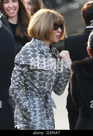 Londres, Royaume-Uni, 18 février 2013 : Anna Wintour Burberry Prorsum arrive pour la London Fashion Week - show. Banque D'Images