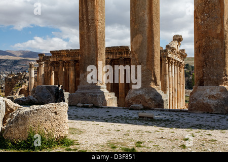 Ruines du temple de Jupiter à Baalbek, au Liban. Partie de la ville antique Héliopolis dans la vallée de la Bekaa. Banque D'Images