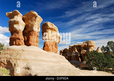 des hoodoos de forme étrange dans le (apparemment mal nommés) Jardin „Devils“ près du trou „dans la route Rock“ Du monument national Grand Staircase-Escalante Banque D'Images