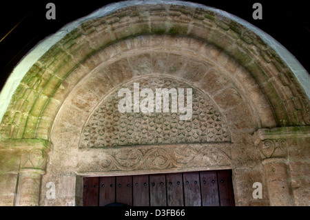 Portail sud, l'Eglise de Saint-André, froid Aston, Gloucestershire, England, UK Banque D'Images