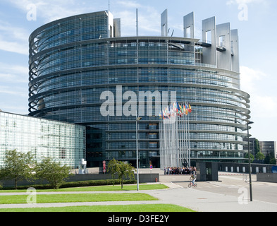 Strasbourg, France, les drapeaux des États membres de l'UE devant le Parlement européen