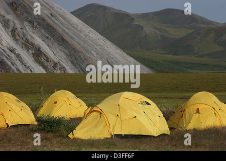 Camp de tentes north face jaune de l'Arctique de l'Alaska North Slope Banque D'Images