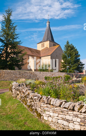 St Philippe et St Jacques, dans le village de Châteauneuf en Auxois, Côte d'Or, Bourgogne, France Banque D'Images