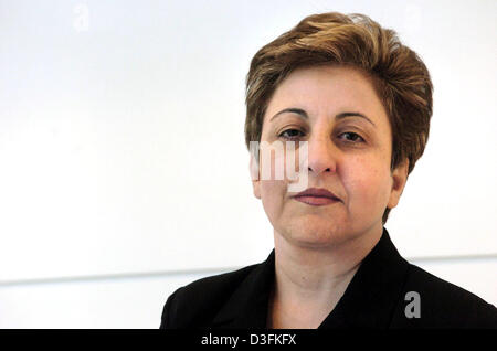 (Afp) - La photo montre Shirin Ebadi iranienne, Prix Nobel de la paix 2003, à Berlin, Allemagne, le 16 décembre 2004. Banque D'Images