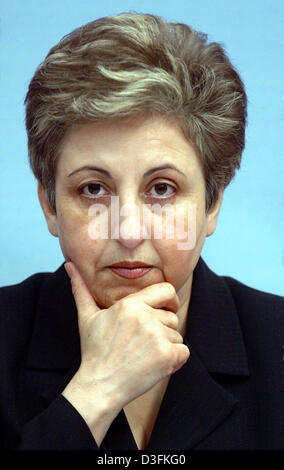 (Afp) - La photo montre Shirin Ebadi iranienne, Prix Nobel de la paix 2003, à Berlin, Allemagne, le 16 décembre 2004. Banque D'Images