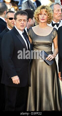 (Afp) - le réalisateur français et cette année, le président du jury Patrice Chéreau et l'actrice américaine Meg Ryan, qui est aussi membre du jury de cette année, arrivent au gala d'ouverture du 56e Festival International de Cannes, France, 14 mai 2003. Le premier film qui a été officiellement sélectionné par le jury et présentées à l'audience a été la production française "Fanfan la Tulipe". 20 films Banque D'Images