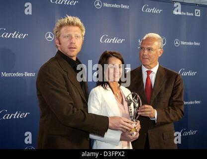 (Afp) - Le jury de la "Laureus World Sports Award', (L-R) : ancien pro tennis allemand Boris Becker, ex gymnaste Roumaine Nadia Comaneci, et président du club de football FC Bayern Munich et ex star de football Franz Beckenbauer, pose devant l'appareil photo à Berlin, Allemagne, 25 mars 2003. La "Laureus World Sports Award" sera présenté le 20 mai 2003 à Monte Carlo pour la quatrième fois. Banque D'Images