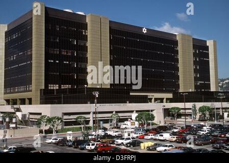 (Afp) - une vue sur la Cedars Sinai Medical Center à Hollywood, Californie, 4 mars 1997. L'hôpital juif est l'un des préféré des stars de Hollywood et les cliniques. Depuis sa création en 1902 le Cedars-Sinai a évolué pour devenir l'un des plus grands hôpitaux à but non lucratif aux États-Unis. Banque D'Images