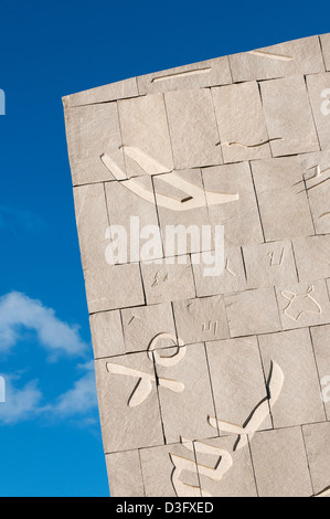 Close-up de façade en granit gris, Bibliotheca Alexandrina (Bibliothèque d'Alexandrie, Egypte) Banque D'Images