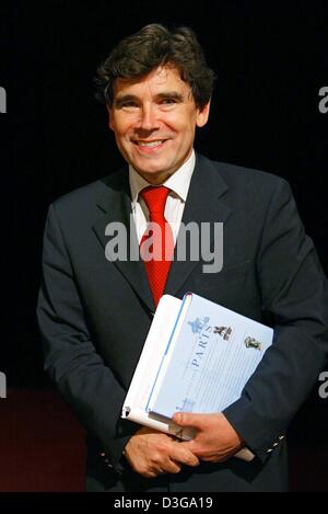 (Afp) - L'ambassadeur français à l'Allemagne, Claude Martin, dans une photo prise à l'ambassade de France à Berlin, Allemagne, 6 juillet 2004. Banque D'Images