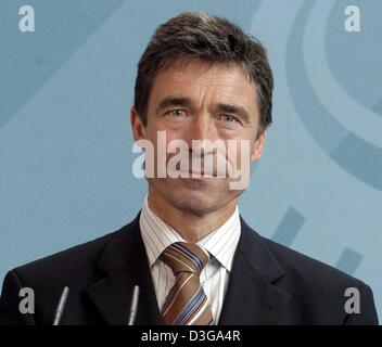 (Afp) - Le Premier ministre danois Anders Fogh Rasmussen, photographié au cours d'une conférence de presse à Berlin, le 15 juin 2004. Banque D'Images