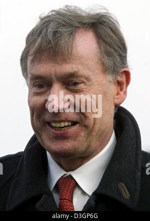 (Afp) - Le Horst Koehler, un candidat à la présidence allemande, photographié à Berlin, 7 mars 2004. La présidence de l'Allemagne, l'Union chrétienne-démocrate (CDU) a annoncé le parti nommerait 61 ans Koehler comme son candidat pour le prochain président. Koehler, qui a démissionné jeudi après six ans comme directeur général du Fonds monétaire international (FMI) à Washingto Banque D'Images