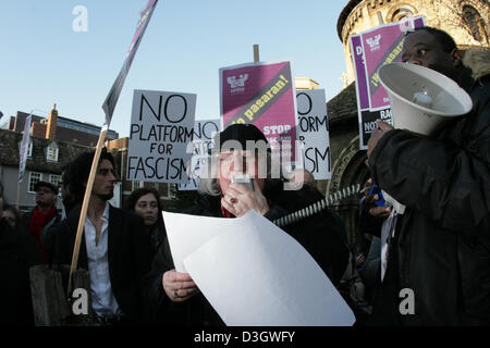 Cambridge, UK. 19 février 2013. Cambridge Union fasciste invite Marine Le Penn pour donner un discours. Credit : martyn wheatley / Alamy Live News Banque D'Images