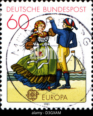 Allemagne - circa 2003 : timbre imprimé en République fédérale allemande montre le nord du couple dancing in costumes régionaux, vers 2003 Banque D'Images