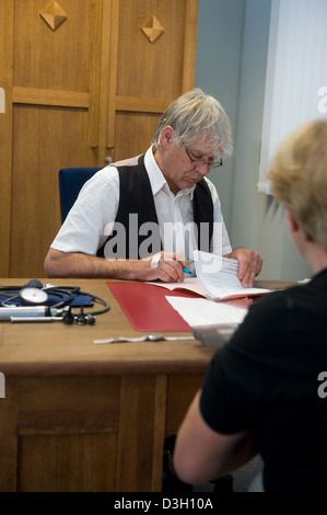 Görwihl, Allemagne, un médecin de campagne dans son travail au quotidien dans sa pratique Banque D'Images