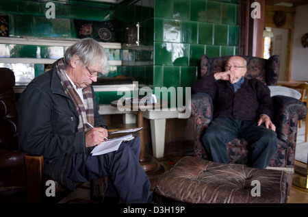 Görwihl, Allemagne, un médecin de campagne dans son travail quotidien, visite à domicile Banque D'Images