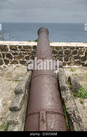 Un canon sur Rodney Point, St Lucia. Banque D'Images