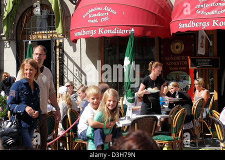 Stockholm, Suède, les touristes assis dans les cafés de la vieille ville Banque D'Images