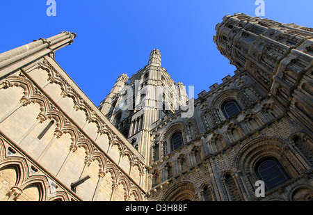 Tour ouest de la cathédrale d'Ely, Cambridgeshire, Angleterre, Royaume-Uni. Banque D'Images