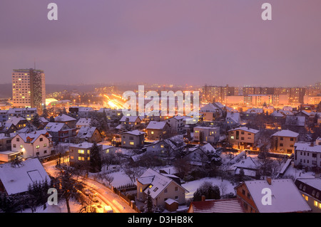 Vue de la nuit petite grande ville dans le district de Prague, République tchèque. Banque D'Images