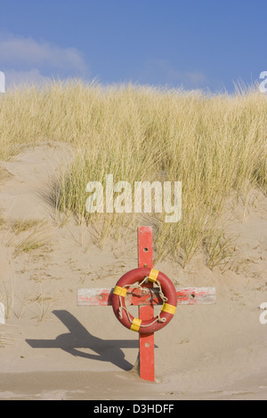 Bouée sur une plage Banque D'Images