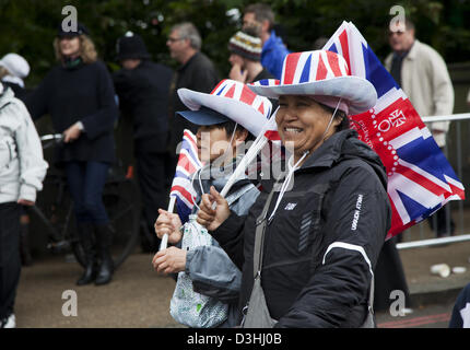 Les femmes asiatiques célèbrent le Jubilé de diamant de la Reine Elisabeth II à Londres, Royaume-Uni Banque D'Images