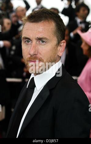 (Afp) - L'Acteur Tim Roth arrive pour l'ouverture de la 57e Film Festival au Palais du Festival de Cannes, France, 12 mai 2004. La Palme d'or prix seront décernés le 22 mai. Banque D'Images