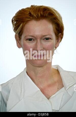 (Afp) - L'actrice britannique à sang froid bleu et membre du jury cette année, Tilda Swinton photographiée lors d'un appel de la photo lors de la 57e Festival du Film de Cannes, France, 12 mai 2004. La Palme d'or prix seront décernés le 22 mai. Banque D'Images