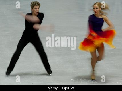 (Afp) La paire Sinead (à droite) et John Kerr effectuer aux Championnats du monde de patinage artistique à Dortmund, le mardi, 23 mars 2004. Le championnat du monde va durer jusqu'au 28 mars 2004. Banque D'Images