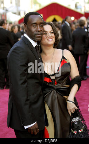 (Afp) - L'acteur américain Don Cheadle arrive avec sa petite amie Bridgid Coulter pour la 77e Academy Awards annuel tenu à le Kodak Theatre de Los Angeles, Californie, USA, 27 février 2005. Banque D'Images