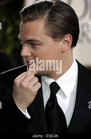 (Afp) - L'acteur américain Leonardo DiCaprio avec son oeil winks comme il assiste à la 62e Golden Globe Awards à Los Angeles, USA, 16 janvier 2005. DiCaprio a remporté le prix dans la catégorie meilleur pour sa part que le millionnaire américain Howard Hughes dans le film 'Aviator'. Banque D'Images