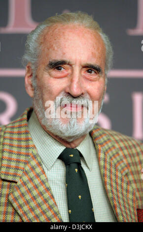 (Afp) - L'acteur Britannique Christopher Lee en photo avant la première de son film 'Star Wars Episode III - La Revanche des Sith' à Berlin, Allemagne, 18 mai 2005. Banque D'Images