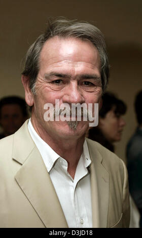 (Afp) - le réalisateur et acteur américain Tommy Lee Jones lors d'une photo appel à son nouveau film "Les trois enterrements de Melquiades Estrada" par l'acteur et réalisateur américain Tommy Lee Jones au 58ème Festival International du Film à Cannes, France, 20 mai 2005. Son film en compétition cette année. Banque D'Images