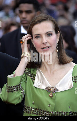 (Afp) - L'actrice française Carole Bouquet présenté à l'arrivée pour le 58ème Festival International du Film à Cannes, France, 11 mai 2005. Banque D'Images