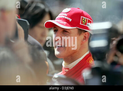 (Afp) - L'Allemand Michael Schumacher, pilote de Formule 1 de Ferrari photographié à la Formule Un de course à Imola, Italie, le vendredi 22 avril 2005. Le Grand Prix de Saint-Marin va commencer ici dimanche 24 avril 2005. Banque D'Images