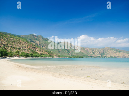 Areia branca beach tropical près de Dili au Timor oriental Banque D'Images