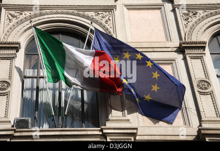 Et l'Union européenne drapeau italien sur une brique à Bologne, Italie Banque D'Images