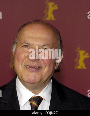 (Afp) - Imre Kertesz, prix Nobel de littérature et le scénariste, arrive pour la présentation du film 'Fateless" (Hongrie) au cours de la 55e Berlinale festival international du film de Berlin, Allemagne, 15 février 2005. Banque D'Images