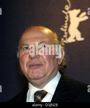 (Afp) - Imre Kertesz, prix Nobel de littérature et le scénariste, arrive pour la présentation du film 'Fateless" (Hongrie) au cours de la 55e Berlinale festival international du film de Berlin, Allemagne, 15 février 2005. Banque D'Images