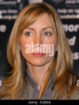 (Afp) - Lady Heather Mills, épouse de l'ancien membre des Beatles McCartney, photographié au cours d'une conférence de presse à l'occasion de la 'Adopt-A-Minefield" gala de charité à Neuss, Allemagne, 24 février 2005. Le gala aura lieu pour la première fois en Allemagne le Samedi, 28 mai 2005 et le produit sera versé au profit de la lutte contre les mines terrestres. D'honneur de la Dame sont gala Hea Banque D'Images