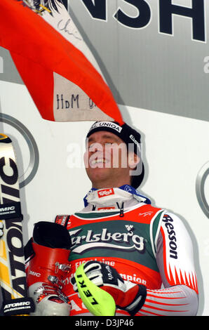 (Afp) - Le skieur Autrichien Benjamin Raich célèbre après avoir remporté l'événement au Championnats du Monde de Ski Alpin à Bormio, Italie, 12 février 2005. Banque D'Images