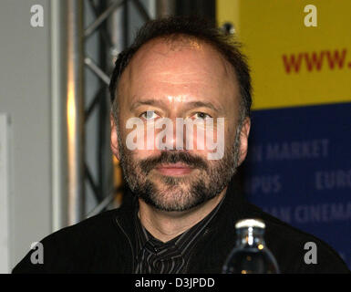 (Afp) - Le romancier ukrainien, screen play auteur et camerman Edward Miall photographié lors d'une conférence de presse à Berlin, le jeudi 10 février 2005. Les membres du jury international du festival de la Berlinale de cette année ont été présentés à la presse aujourd'hui. Banque D'Images