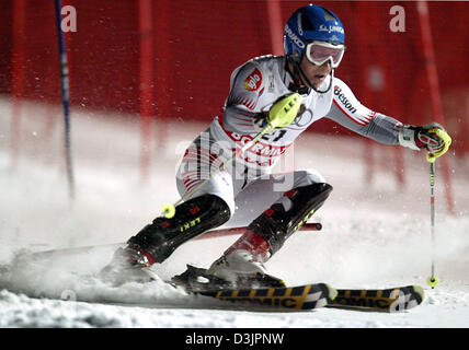 (Afp) - Le skieur Autrichien Benjamin Raich descente course pendant la deuxième run dans le slalom de ski alpin Combiné au Championnats du monde à Bormio, Italie, 03 février 2005. Raich remporte le titre de champion du monde. Banque D'Images