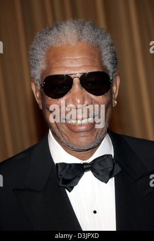 (Afp) - L'acteur américain Morgan Freeman arrive pour la cérémonie de la Directors Guild of America Award au Beverly Hilton Hotel à Los Angeles, USA, 29 janvier 2005. Banque D'Images