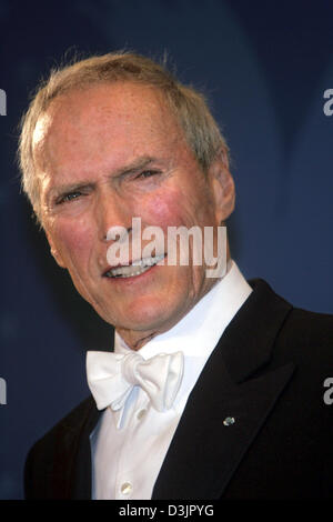 (Afp) - L'acteur et réalisateur américain Clint Eastwood arrive pour la cérémonie de la Directors Guild of America Award au Beverly Hilton Hotel à Los Angeles, USA, 29 janvier 2005. Banque D'Images